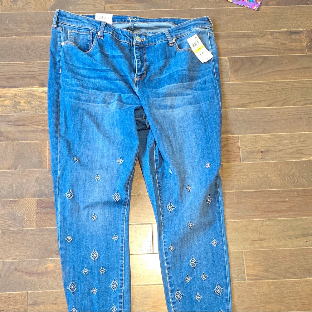 Style & Co. Women's 18W Medium Wash Skinny Stretch Jeans Embroidered 5-Pocket